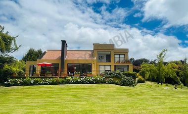 VENDO CASA ESPECTACULAR EN CASA DE CAMPO, LA CALERA