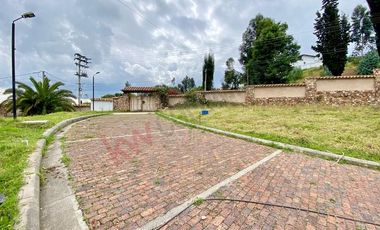 EXCELENTE LOTE ESQUINERO PARA INVERSION CON VISTA AMPLIA