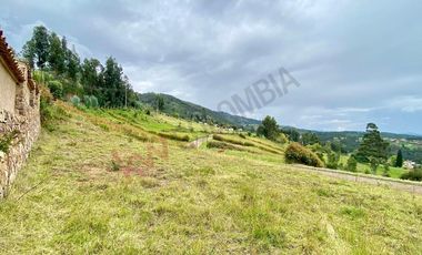 EXCELENTE LOTE ESQUINERO PARA INVERSION CON VISTA AMPLIA