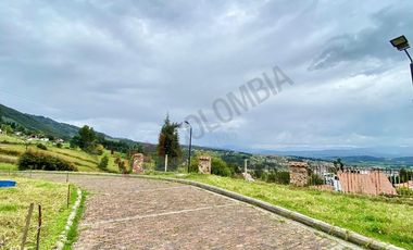 EXCELENTE LOTE ESQUINERO PARA INVERSION CON VISTA AMPLIA