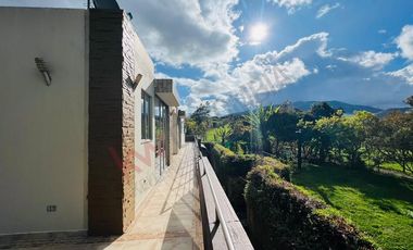 VENDO CASA ESPECTACULAR EN LA CALERA