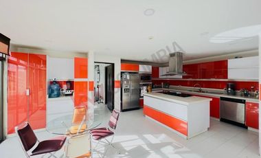 VENDO CASA ESPECTACULAR EN LA CALERA