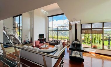 VENDO CASA ESPECTACULAR EN LA CALERA