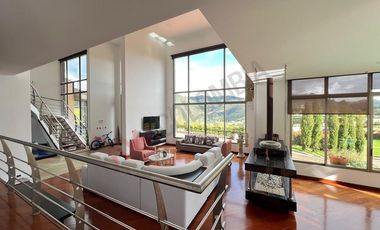 VENDO CASA ESPECTACULAR EN LA CALERA