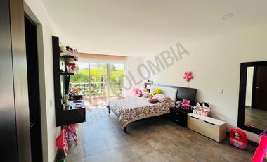 VENDO CASA ESPECTACULAR EN LA CALERA