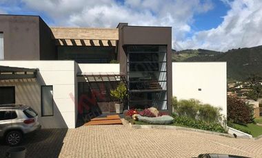 VENDO ESPLENDIDA CASA DE CAMPO EN LA CALERA