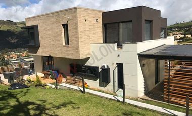 VENDO ESPLENDIDA CASA DE CAMPO EN LA CALERA