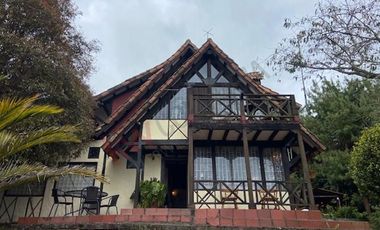 Venta Casa Tipo Chalet Alemán Frente Al Embalse - La Calera