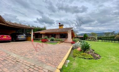 HERMOSA Y ACOGEDORA CASA CAMPESTRE CON GENEROSA ÁREA