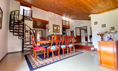 HERMOSA Y ACOGEDORA CASA CAMPESTRE CON GENEROSA ÁREA