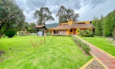 HERMOSA Y ACOGEDORA CASA CAMPESTRE CON GENEROSA ÁREA