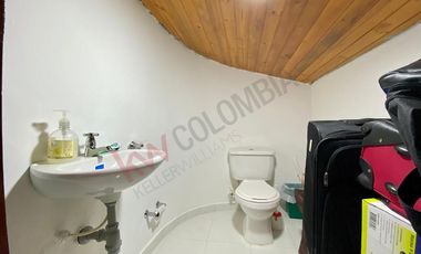 HERMOSA Y ACOGEDORA CASA CAMPESTRE CON GENEROSA ÁREA