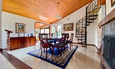 HERMOSA Y ACOGEDORA CASA CAMPESTRE CON GENEROSA ÁREA