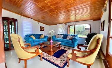 HERMOSA Y ACOGEDORA CASA CAMPESTRE CON GENEROSA ÁREA