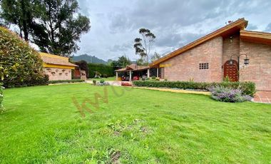 HERMOSA Y ACOGEDORA CASA CAMPESTRE CON GENEROSA ÁREA