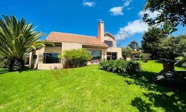 VENDO HERMOSA CASA MACADAMIA LA CALERA