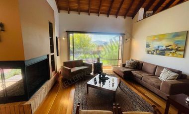 VENDO HERMOSA CASA MACADAMIA LA CALERA