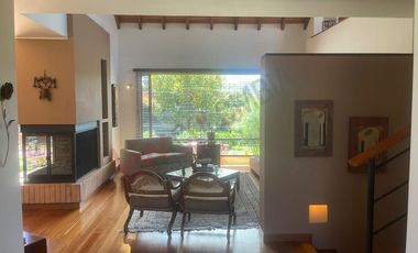 VENDO HERMOSA CASA MACADAMIA LA CALERA
