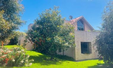VENDO HERMOSA CASA MACADAMIA LA CALERA