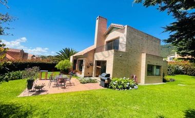 VENDO HERMOSA CASA MACADAMIA LA CALERA