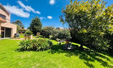 VENDO HERMOSA CASA MACADAMIA LA CALERA