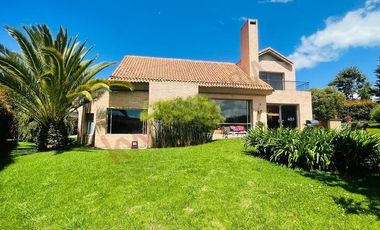 VENDO HERMOSA CASA MACADAMIA LA CALERA
