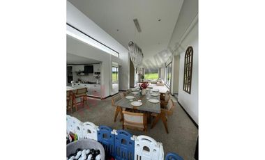 ESPECTACULAR CASA EN VENTA EN LA CALERA