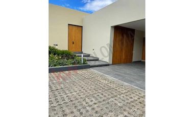 ESPECTACULAR CASA EN VENTA EN LA CALERA