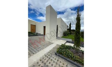 ESPECTACULAR CASA EN VENTA EN LA CALERA