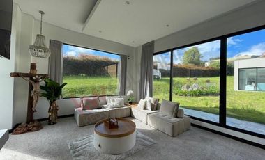 ESPECTACULAR CASA EN VENTA EN LA CALERA