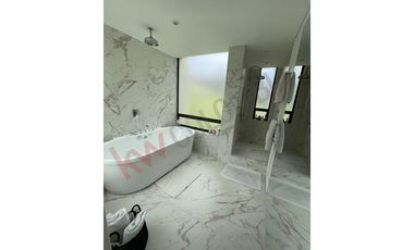 ESPECTACULAR CASA EN VENTA EN LA CALERA