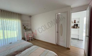 ESPECTACULAR CASA EN VENTA EN LA CALERA