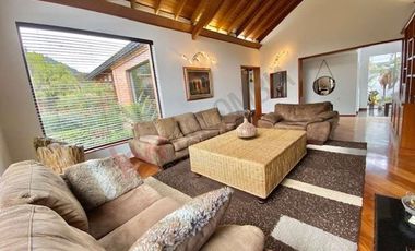 CASA EN VENTA, CONJUNTO TEUSACA, LA CALERA.-8551