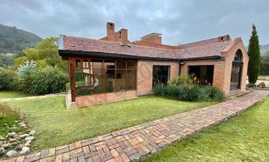 CASA EN VENTA, CONJUNTO TEUSACA, LA CALERA.-8551