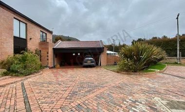 CASA EN VENTA, CONJUNTO TEUSACA, LA CALERA.-8551