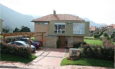 VENDO HERMOSA CASA MACADAMIA LA CALERA