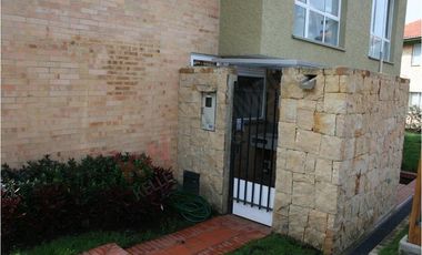 VENDO HERMOSA CASA MACADAMIA LA CALERA