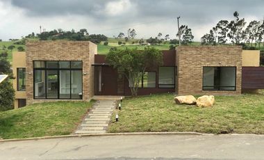 Arriendo Hermosa Casa 1 Nivel - Club House- La Calera
