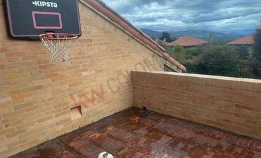 VENDO CASA MACADAMIA EXCLUSIVO CONJUNTO EN LA CALERA