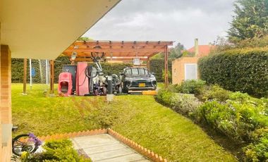VENDO CASA MACADAMIA EXCLUSIVO CONJUNTO EN LA CALERA