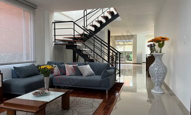 HERMOSA CASA DE 2 NIVELES EN CONJUNTO CERRADO UBICADA EN CAJICÁ, CUNDINAMARCA