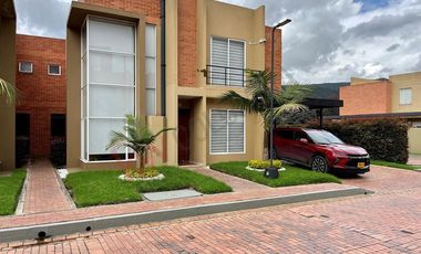 HERMOSA CASA DE 2 NIVELES EN CONJUNTO CERRADO UBICADA EN CAJICÁ, CUNDINAMARCA