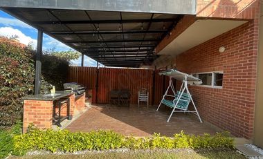 HERMOSA CASA DE 2 NIVELES EN CONJUNTO CERRADO UBICADA EN CAJICÁ, CUNDINAMARCA