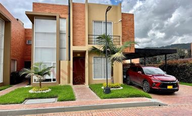 HERMOSA CASA DE 2 NIVELES EN CONJUNTO CERRADO UBICADA EN CAJICÁ, CUNDINAMARCA