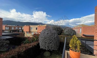 HERMOSA CASA DE 2 NIVELES EN CONJUNTO CERRADO UBICADA EN CAJICÁ, CUNDINAMARCA