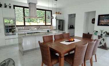 Espectacular Casa De Un Nivel En El Exclusivo Condominio El Peñon- Girardot