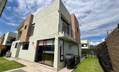 ESPECTAULAR CASA EN PRIVILEGIADO CONJUNTO CERRADO EN CAJICA, CUNDINAMARCA