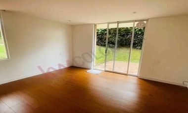 VENDO HERMOSA CASA MACADAMIA LA CALERA
