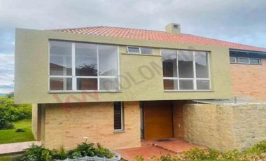 VENDO HERMOSA CASA MACADAMIA LA CALERA