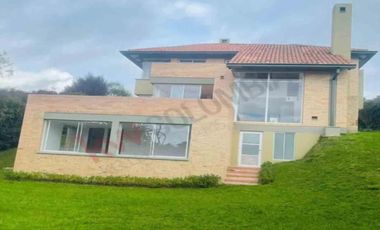 VENDO HERMOSA CASA MACADAMIA LA CALERA